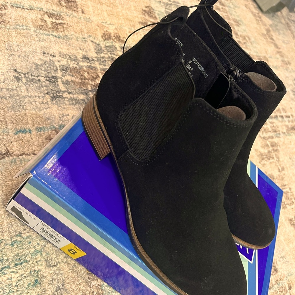New size 8 women’s boots